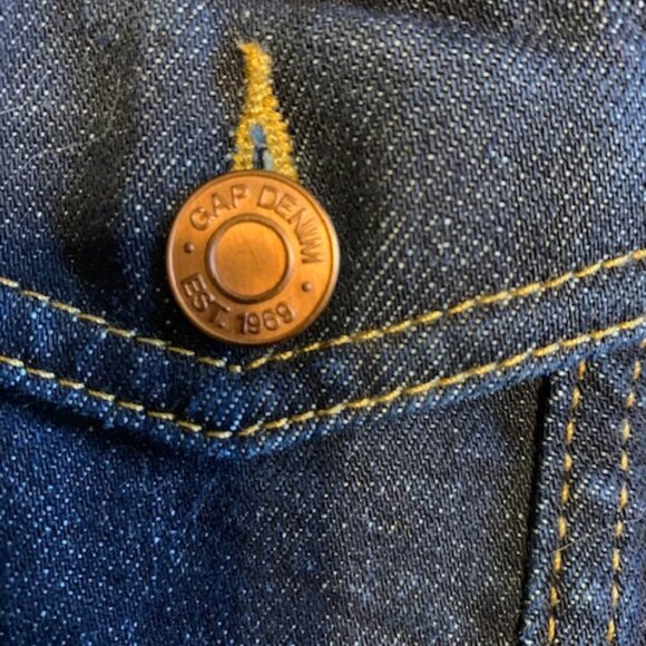 EUC GAP DARK WASH DENIM JACKET - Picture 4 of 7